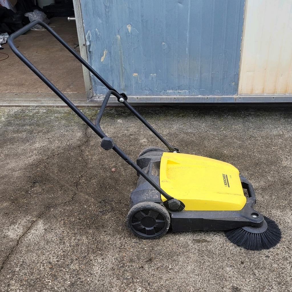 Kärcher veegmachine, Tuin en Terras, Veegmachines, Ophalen, Zo goed als nieuw, Karcher