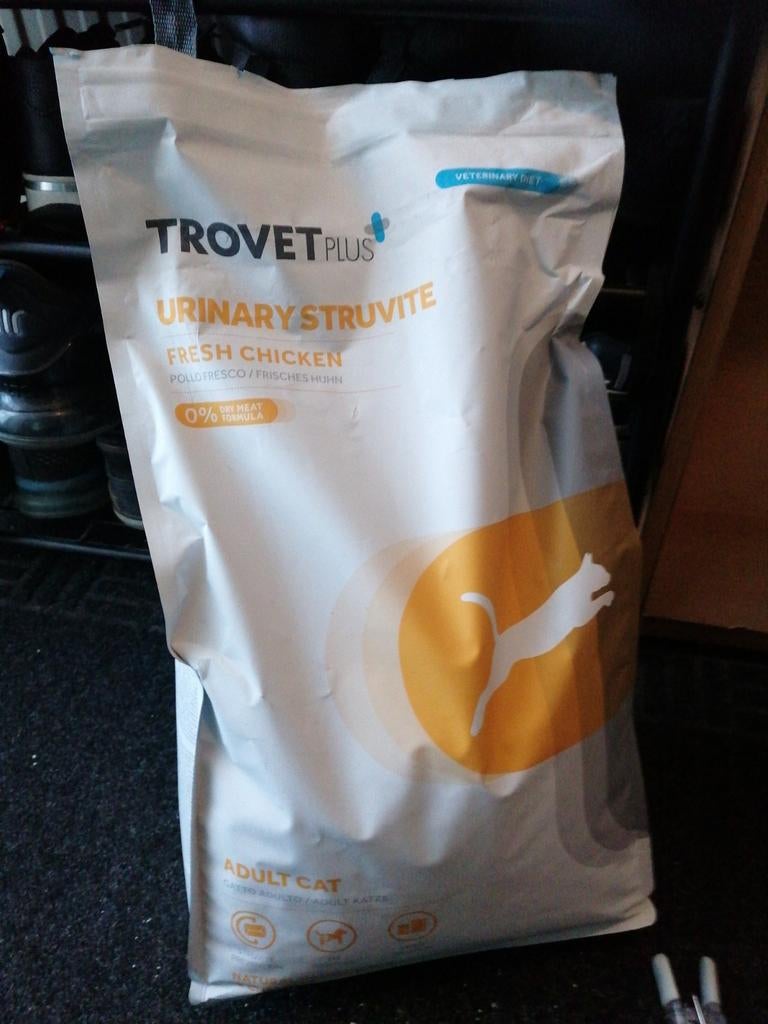 Trovet urinary struvite zak 5 kilo er is een beetje uit, Dieren en Toebehoren, Dierenvoeding, Ophalen of Verzenden, Kat