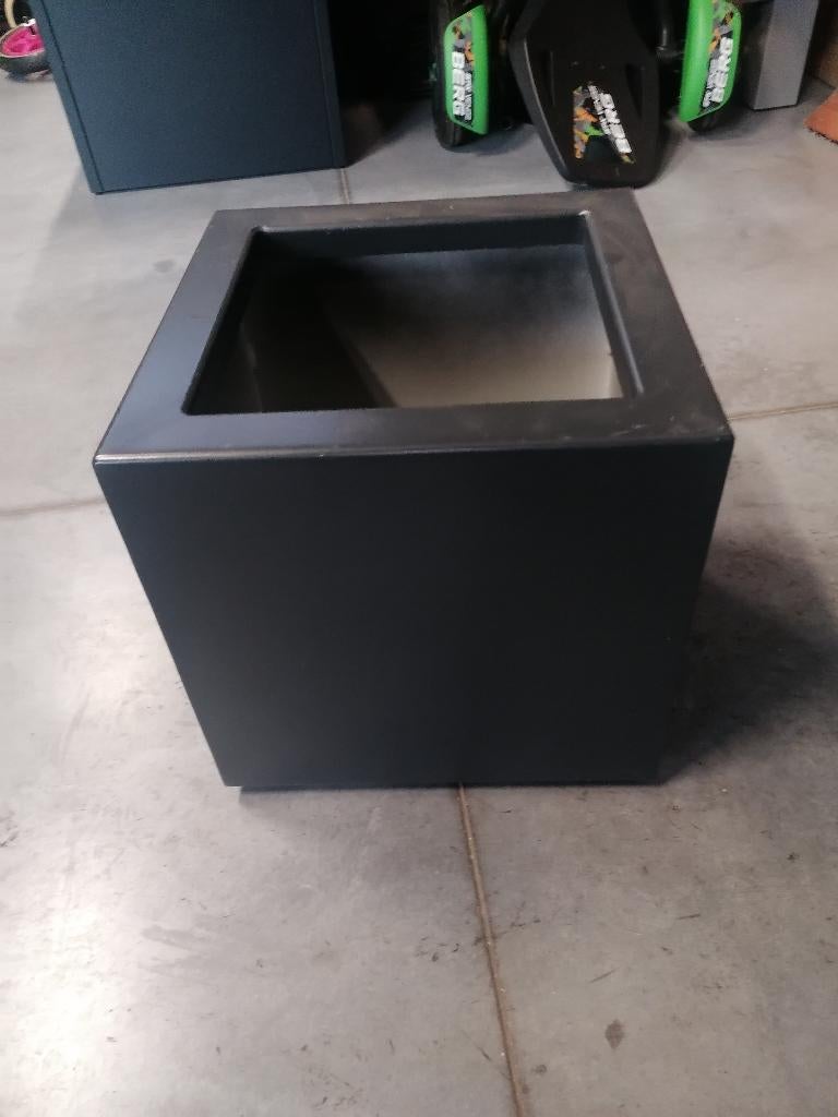 bloembak metaal zwart, Ophalen, Gebruikt, Info@adezz.com, Minder dan 60 cm