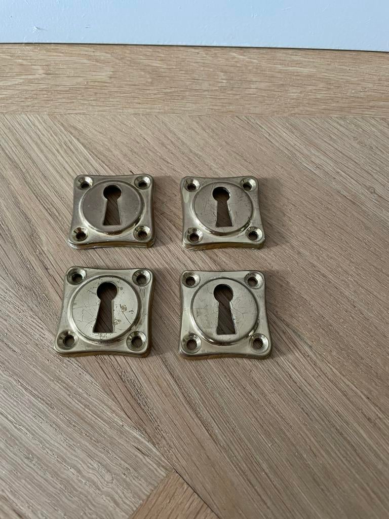 Messing beslag. 4 sleutelplaten 4x4 cm, Ophalen of Verzenden, Zo goed als nieuw, Koper of Messing, Slot