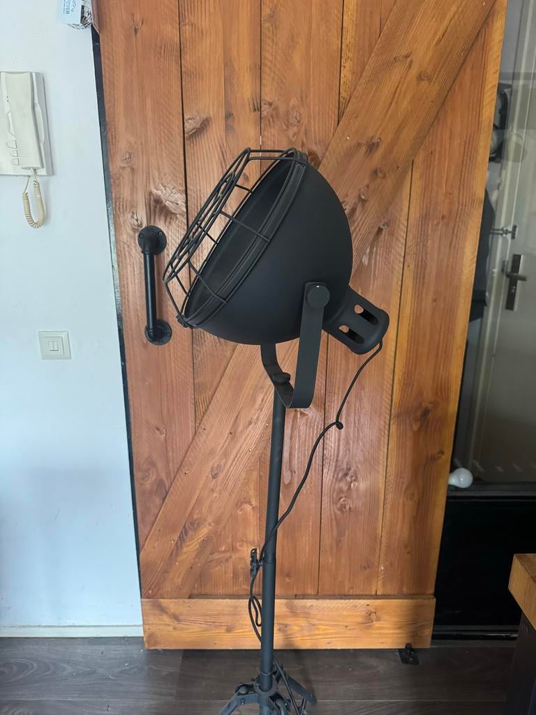 Industriële staande lamp - Zwart metaal, Huis en Inrichting, Lampen | Vloerlampen, Ophalen, Zo goed als nieuw, Metaal, 100 tot 150 cm