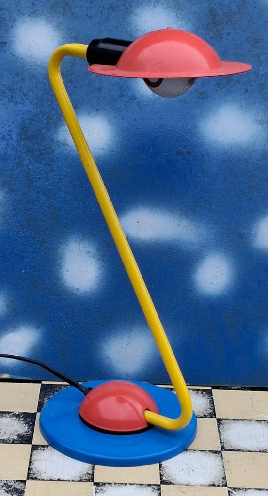 Tafellamp. VRIELAND. MEMPHIS style. Ca 1980., Ophalen, Zo goed als nieuw, Memphis., Minder dan 50 cm