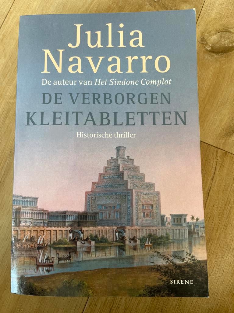 J. Navarro - De verborgen kleitabletten, Ophalen of Verzenden, Zo goed als nieuw, J. Navarro
