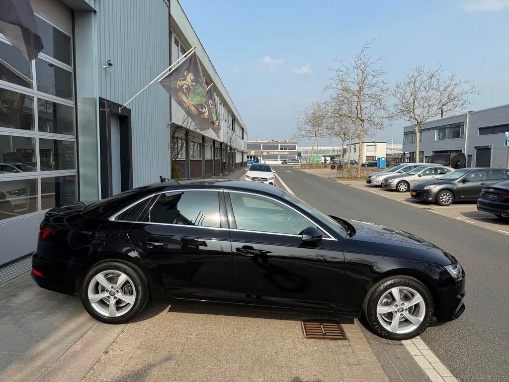 Audi A4 35 TFSI Sport AUT ECC/PDC/LED/XENON/LMV18/LEDER/NAVI, 12 maanden, Gebruikt, 4 cilinders, A4