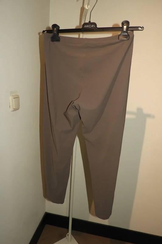 Sarah Pacini travel stof legging lichte bruin tint 38/40, Kleding | Dames, Broeken en Pantalons, Maat 38/40 (M), Bruin, Verzenden