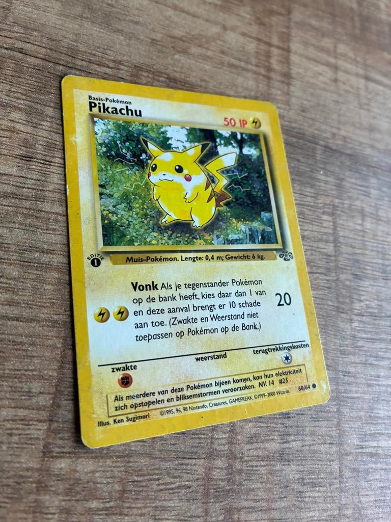 Pikachu first edition Jungle Pokemonkaart, Hobby en Vrije tijd, Verzamelkaartspellen | Pokémon, Ophalen of Verzenden, Gebruikt