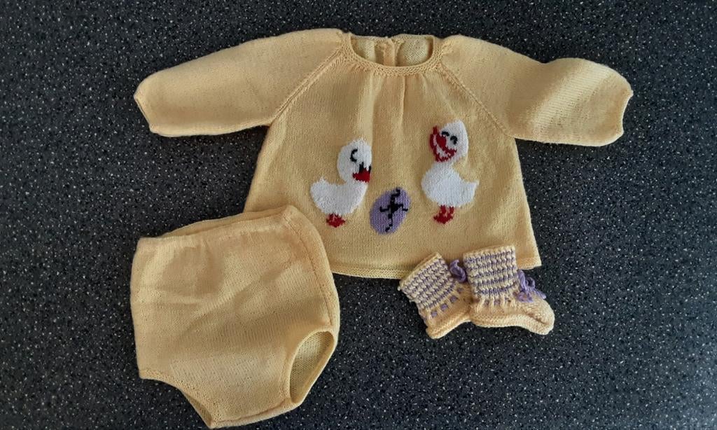 Handgebreide babykleding set: eendjes en ei., Meisje, Handgemaakt, Ophalen of Verzenden, Zo goed als nieuw