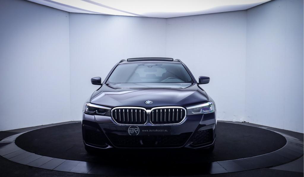 BMW 5 Serie Touring 530e M-SPORT PANO | NAVI PROF. | STUUR+S, 1998 cc, Achterwielaandrijving, Gebruikt, Zwart