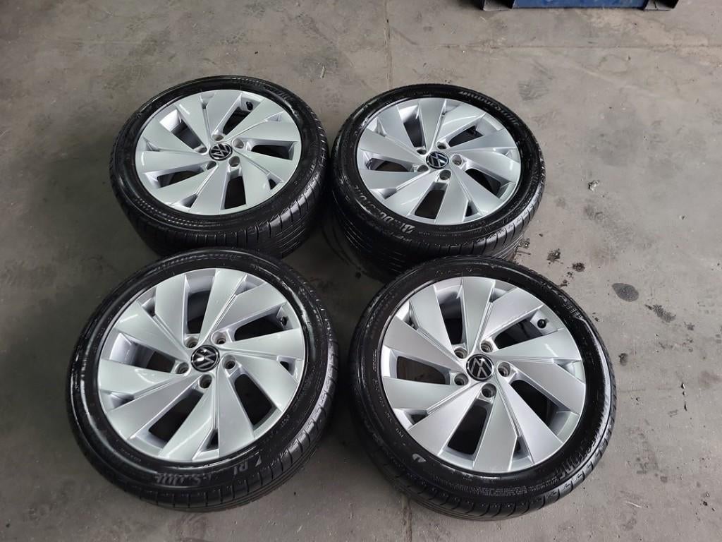 Volkswagen Golf Velgen + zomerbanden set 17" Bridgestone, Gebruikt, Banden en Velgen, 17 inch, Ophalen of Verzenden