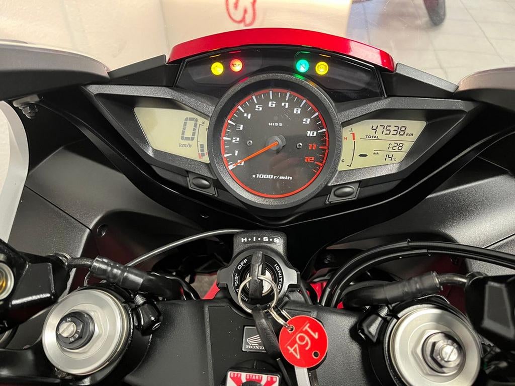 Honda VFR 1200 F C-ABS (bj 2010), Motoren, HONDA, 4 cilinders, Motorrijbewijs A, Bedrijf