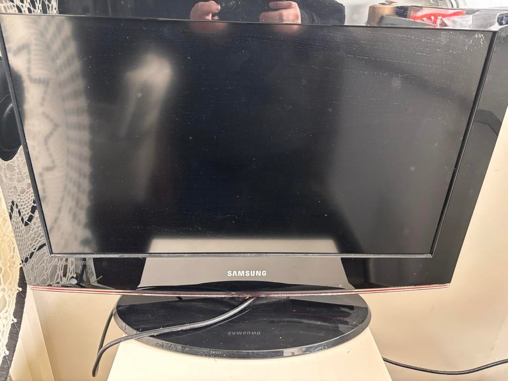 Samsung 26 inch LCD TV (LE26B450) + Afstandsbediening, Ophalen, Gebruikt, 50 Hz, LCD