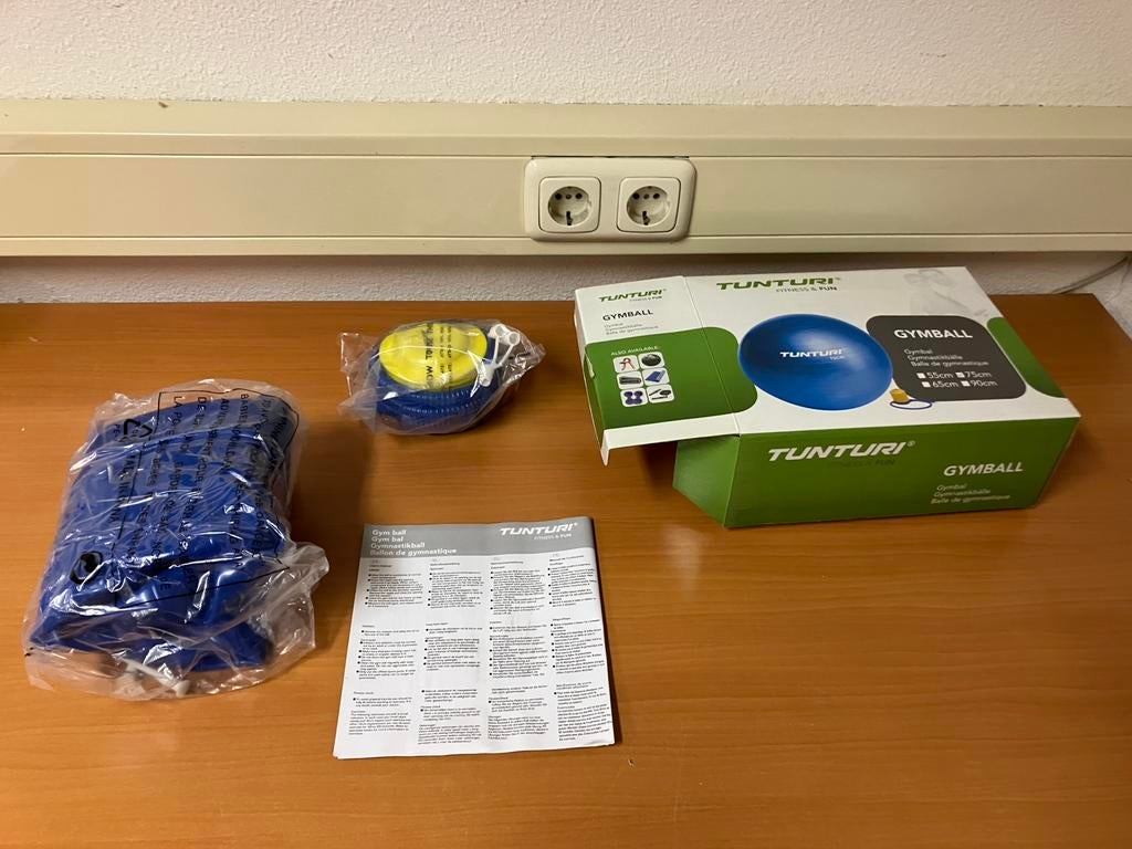 Gym ball 75 cm omtrek Ball + pomp voor ball, Ophalen of Verzenden, Zo goed als nieuw, Buik, Fitnessbal