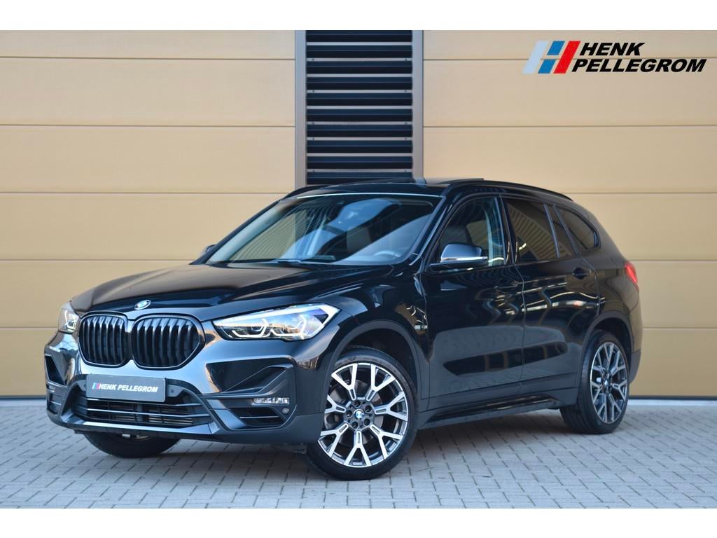 BMW X1 sDrive20i VDL Nedcar Edition * Sportstoelen * Panoram, 1998 cc, Met garantie (alle), Zwart, Leder
