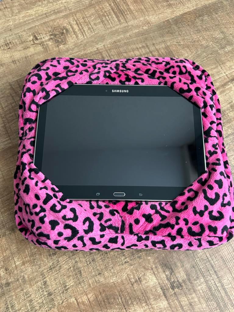2-in-1 Tablet Houder & Nek Kussen - Roze Luipaardprint, Ophalen, Zo goed als nieuw