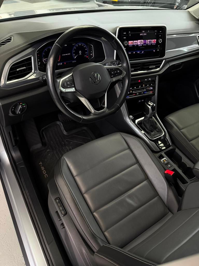 Volkswagen T-Roc 1.5 TSI Style CarPlay Panorama, Zwart, 4 cilinders, Leder, Bedrijf