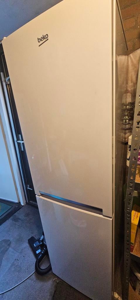 Beko RCHE30OK30WN NoFrost Koel-vriescombinatie, 200 liter of meer, Ophalen, Met aparte vriezer, 160 cm of meer