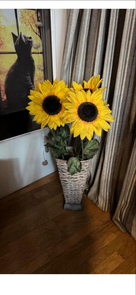 Rieten vaas met kunst nep zonnebloemen, Ophalen, Overige materialen, Gebruikt, 50 tot 75 cm