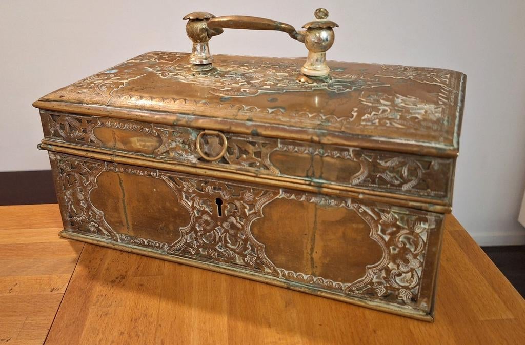 Oude koperen kist met handvat, Ophalen of Verzenden