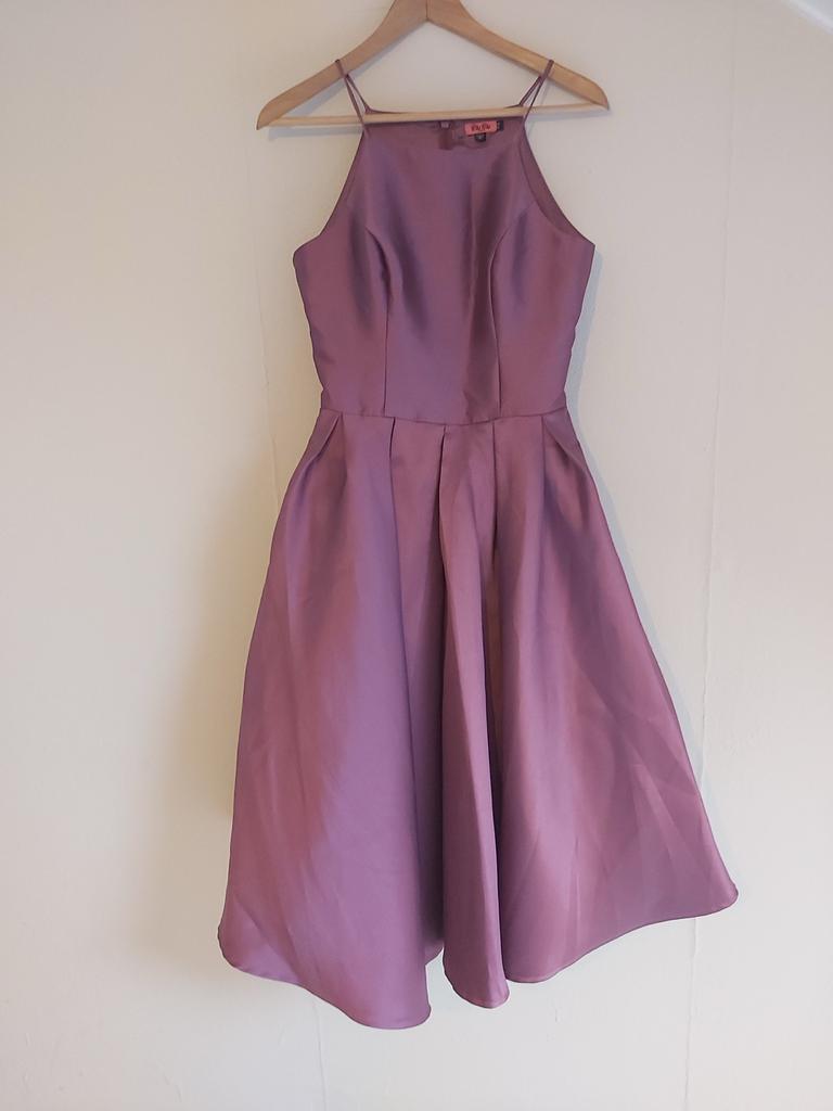 Elegante Mauve Cocktailjurk - Chi Chi London, Kleding | Dames, Paars, Zo goed als nieuw, Onder de knie, Ophalen