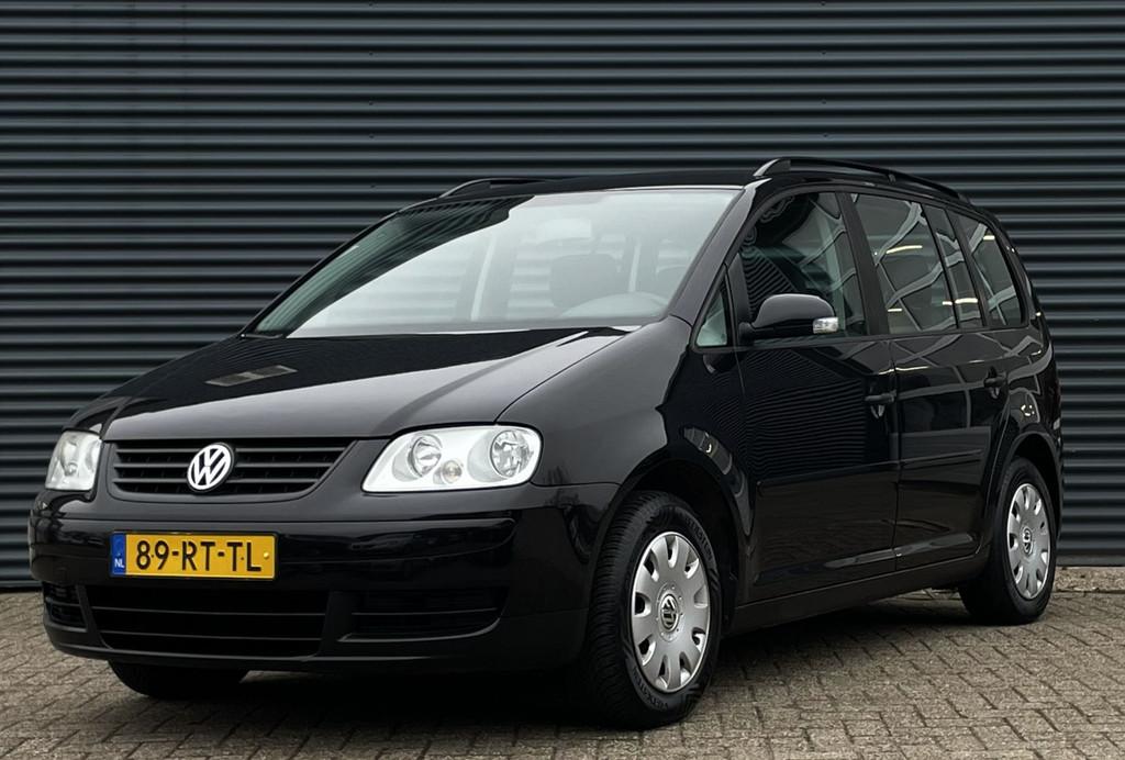 Volkswagen Touran 1.6 75KW Cruise/Trekhaak/Airco, Auto's, Stof, Zwart, 4 cilinders, Zwart