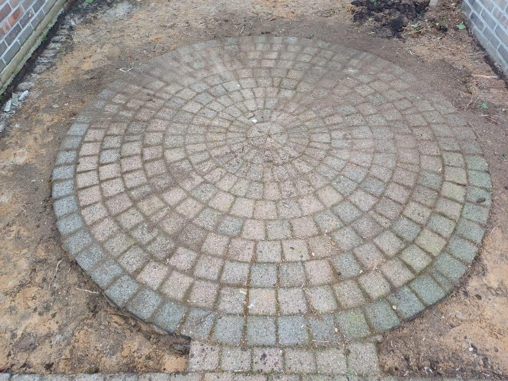 Tuintegels / klinkers / kinderkopjes in cirkel patroon, Tuin en Terras, Tegels en Klinkers, Ophalen, Gebruikt, Minder dan 5 m²