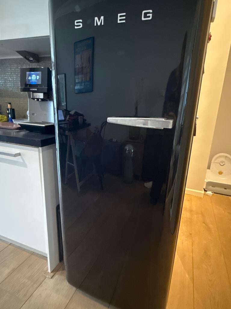 Smeg Koelkast - Stijlvol en Functioneel, Witgoed en Apparatuur, Koelkasten en IJskasten, Ophalen, Zonder vriesvak, 200 liter of meer
