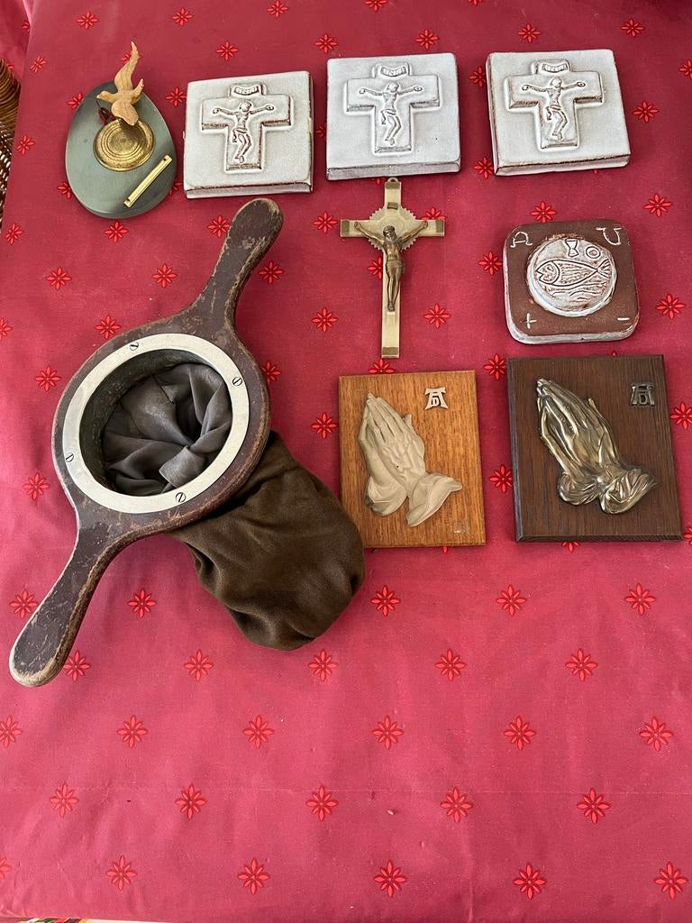 Vintage Religieuze Voorwerpen Collectie, Ophalen