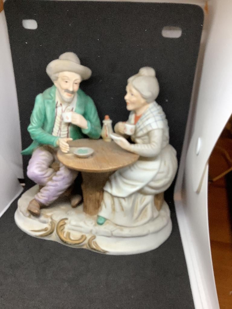 CDC handmade beeld oud echtpaar thee drinkend aan tafel., Ophalen of Verzenden, Zo goed als nieuw, Mens