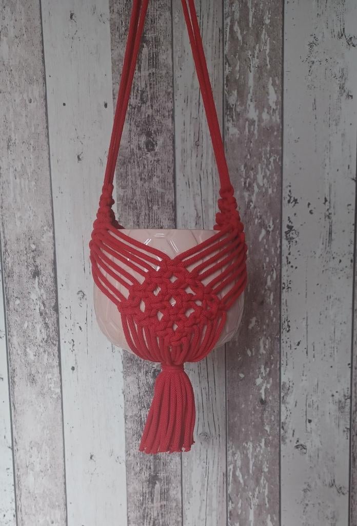 Rode Macrame Plantenhanger - 72cm lang, Overige materialen, Nieuw, Ophalen of Verzenden, Binnen