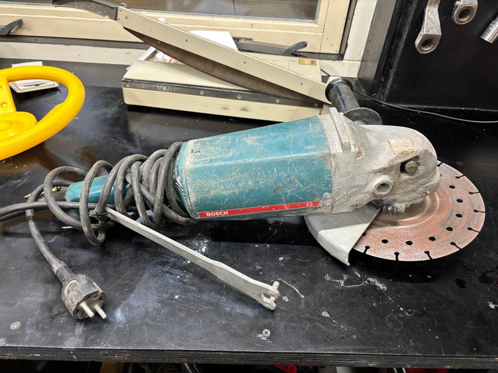 Bosch slijptol, Doe-het-zelf en Verbouw, Gereedschap | Slijpmachines, Ophalen, Gebruikt, 1000 watt of meer, Haakse handslijpmachine