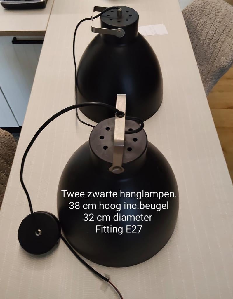 Twee zwarte industriële hanglampen, Gebruikt, Ophalen of Verzenden, Metaal, Minder dan 50 cm