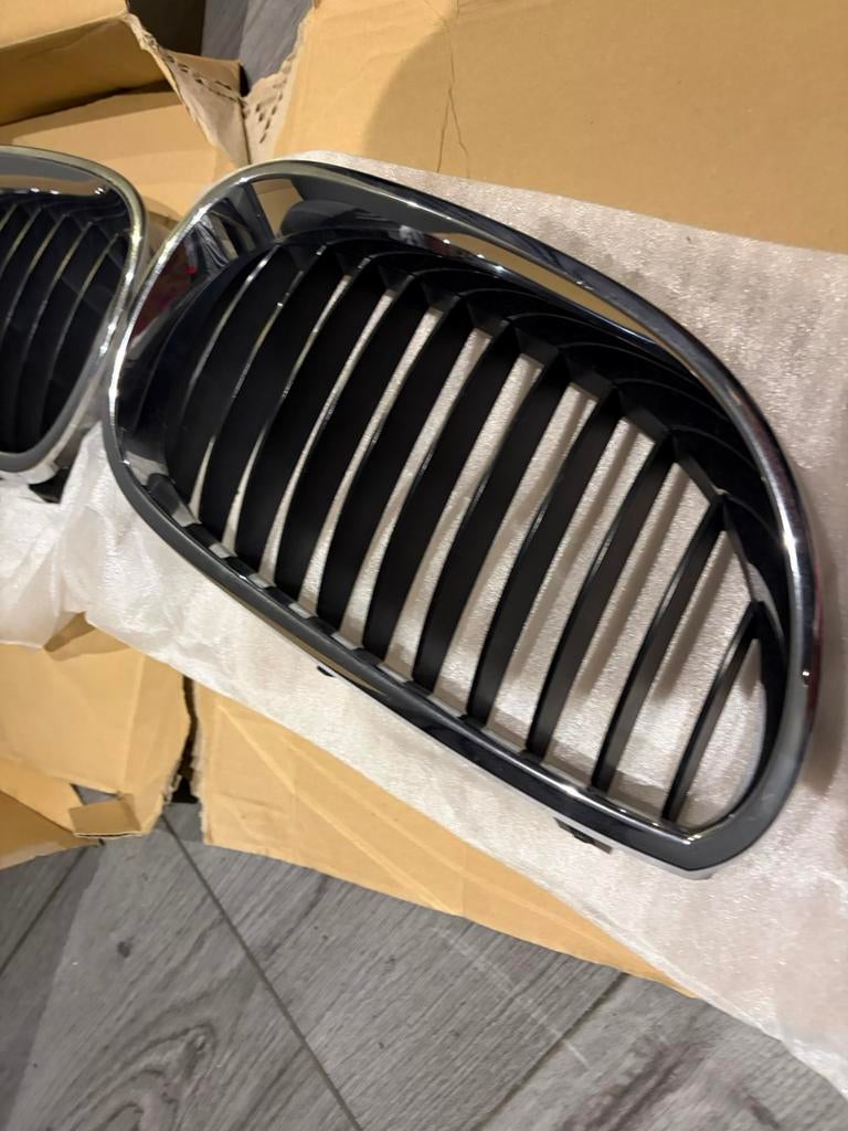 Grill set orgineel bmw e60 03-07, Auto diversen, Tuning en Styling, Ophalen