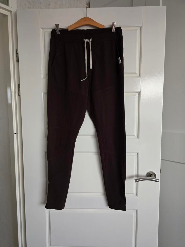 Te koop bruine damesbroek, merk Penn&Ink, maat 40.
De kleur, Maat 38/40 (M), Ophalen of Verzenden, Zo goed als nieuw, Lang