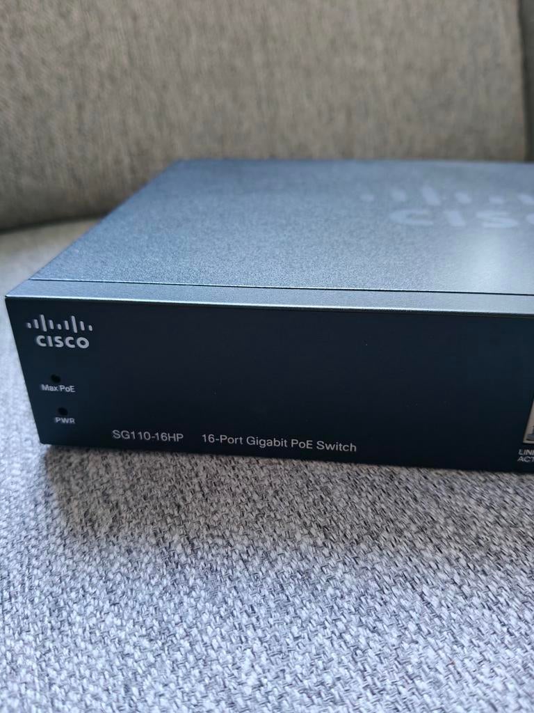 Cisco SG110-16HP 16 poort Gigabit PoE switch, Ophalen of Verzenden, Zo goed als nieuw