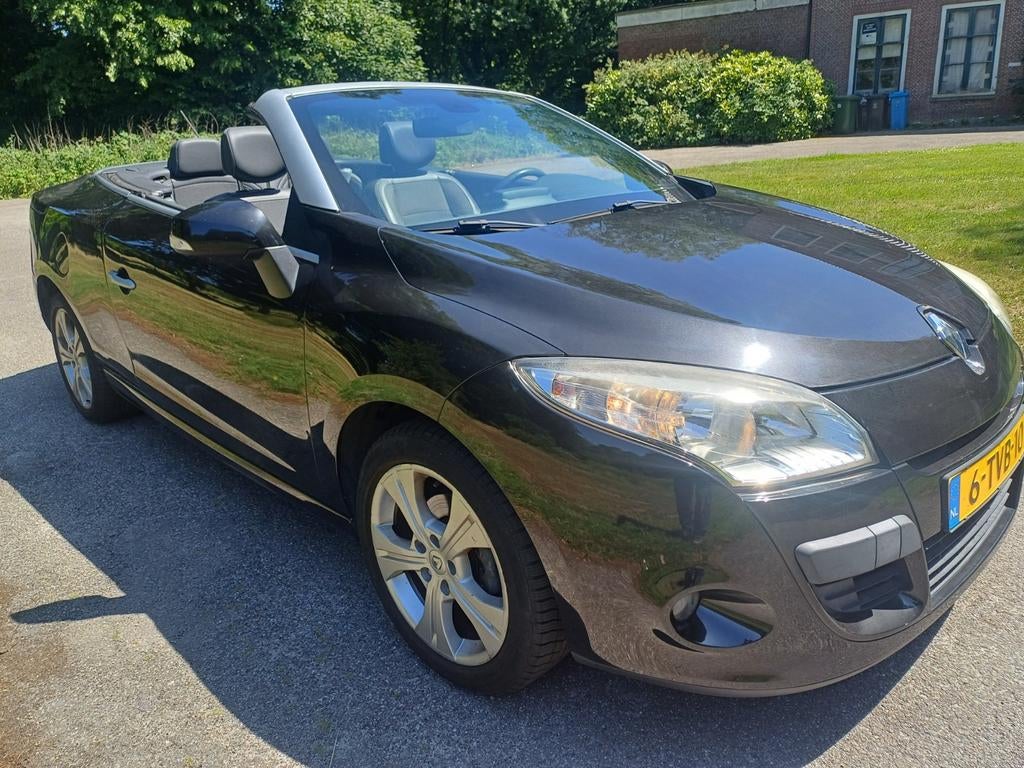 Renault Megane cabrio 1.6 16V 81KW 2010 Zwart met 121819 km, Auto's, Renault, Euro 5, Cabriolet, 4 stoelen, Leder en Stof