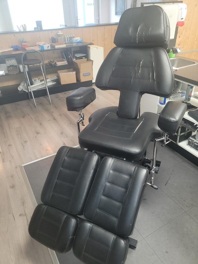 Behandelstoel / tattoostoel, Sport en Fitness, Gezondheidsproducten en Wellness, Gebruikt, Ophalen