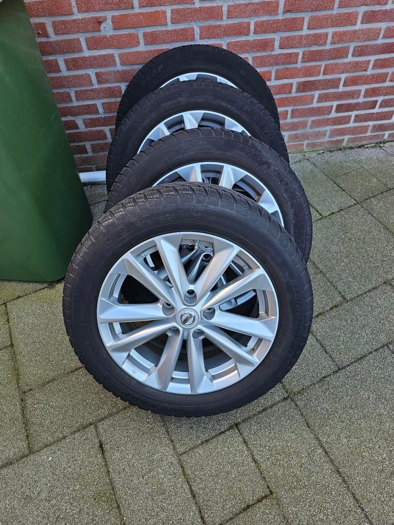 Winterwielen Nissan Qashqai 215/60 R17 met TPMS, Auto-onderdelen, Banden en Velgen, 215 mm, Banden en Velgen, 17 inch, Winterbanden