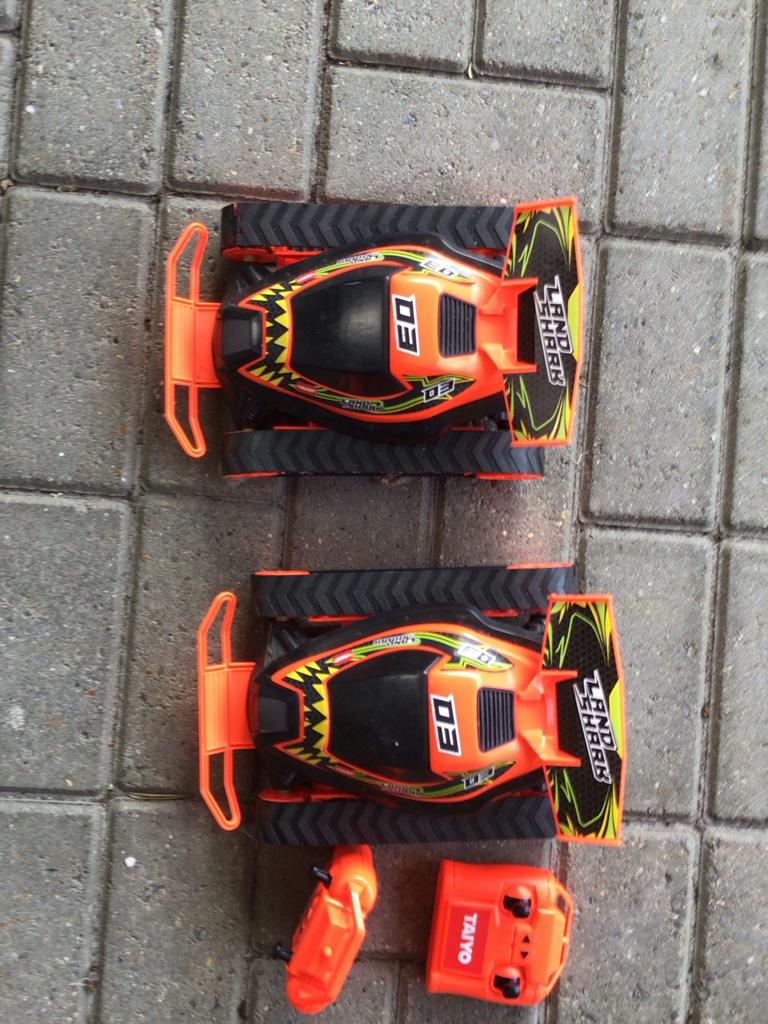 Twee Taiyo Land Shark RC voertuigen met afstandsbediening, Overige merken, Gebruikt, Ophalen of Verzenden, Groter dan 1:32