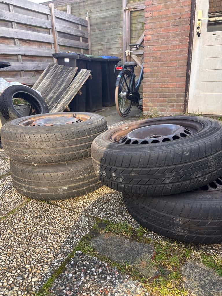 2x2 banden voor Opel Corsa 2011, 15 inch, Auto-onderdelen, Banden en Velgen, Ophalen, Gebruikt, 15 inch, Banden en Velgen