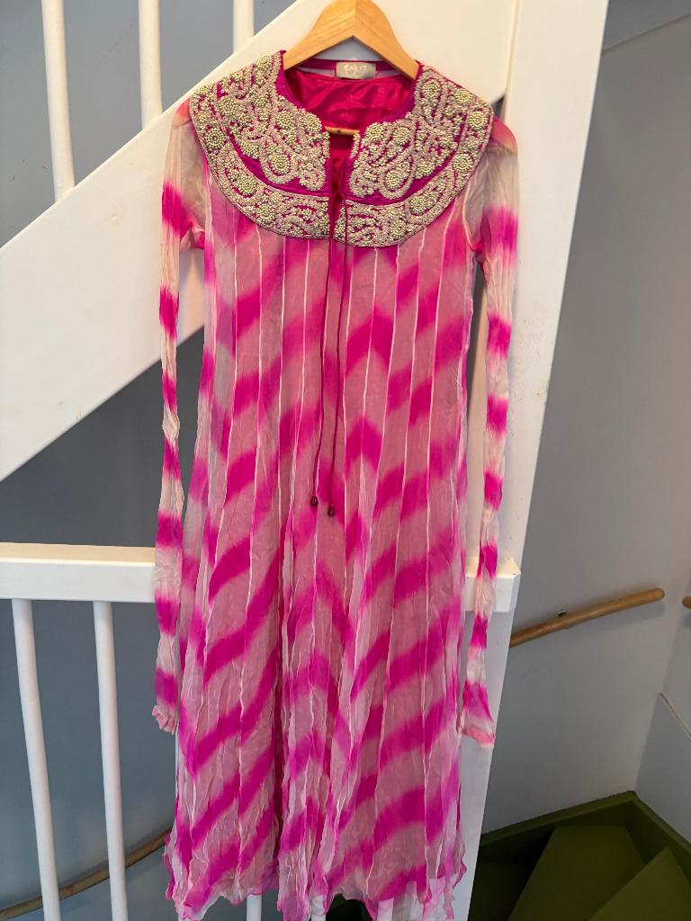 INDIASE ROZE PRINTED CHIFFON DAMES SUIT, MAAT; S, Huwelijk, Ophalen of Verzenden, Kleding, Maat 36 (S)