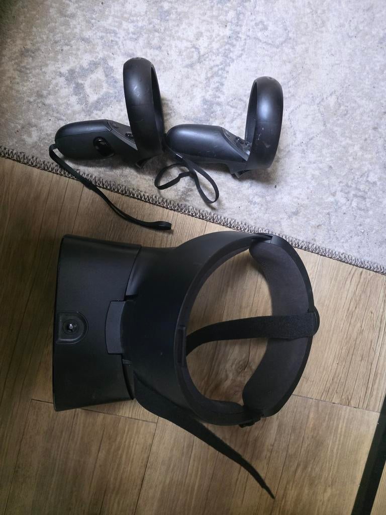 Oculus Rift S VR-headset met controllers, Spelcomputers en Games, Virtual Reality, Ophalen of Verzenden, Gebruikt, VR-bril, Pc