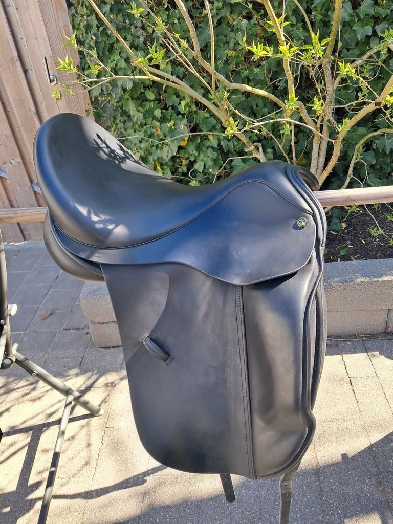 Dressuurzadel Ideal Suzannah crown 18 inch, Ophalen, Zo goed als nieuw, Dressuur
