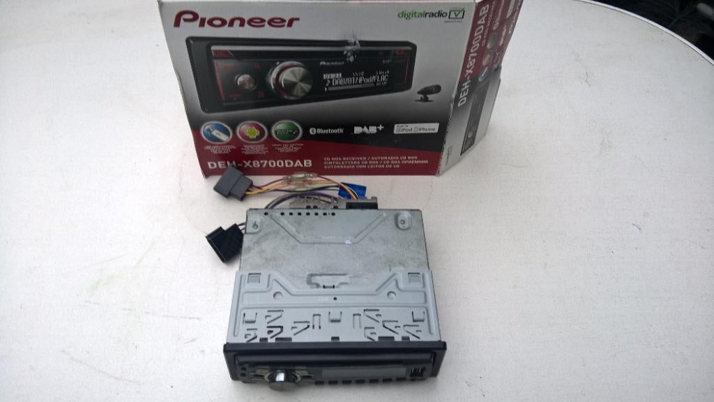 TE koop aangeboden mooi pioneer auto radio cd speler / usb, Auto diversen, Autoradio's, Ophalen of Verzenden, Nieuw