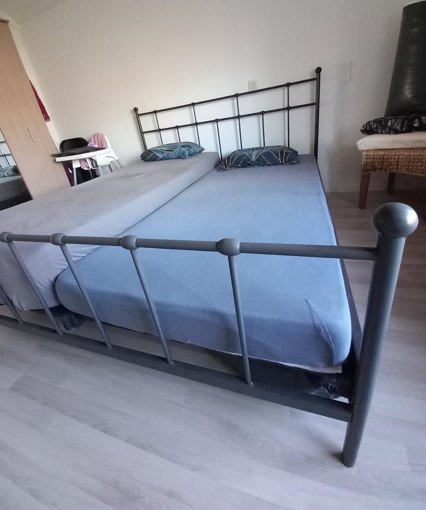 bed met verstelbare lattenbodems, Ophalen, Tweepersoons, Zo goed als nieuw, 180 cm