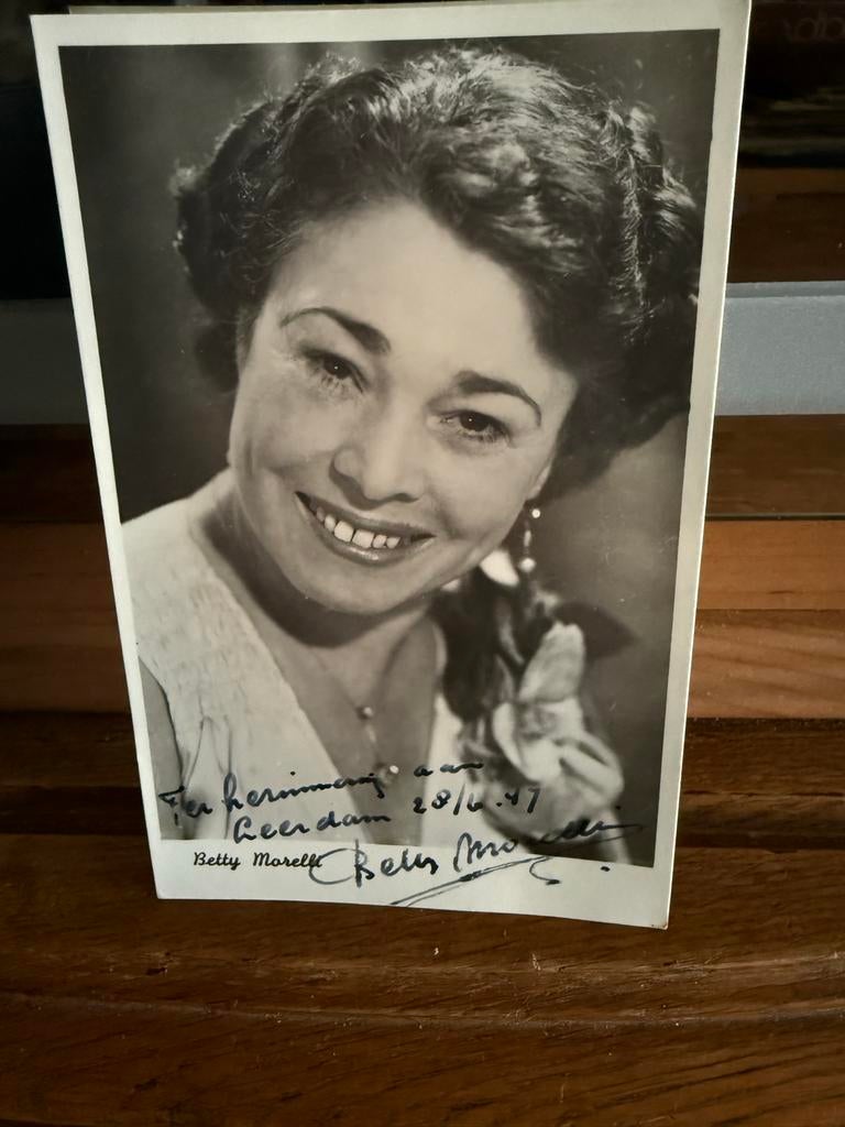 Vintage foto Betty Morell, gesigneerd 1947, Foto, Ophalen of Verzenden, Zo goed als nieuw, 1940 tot 1960