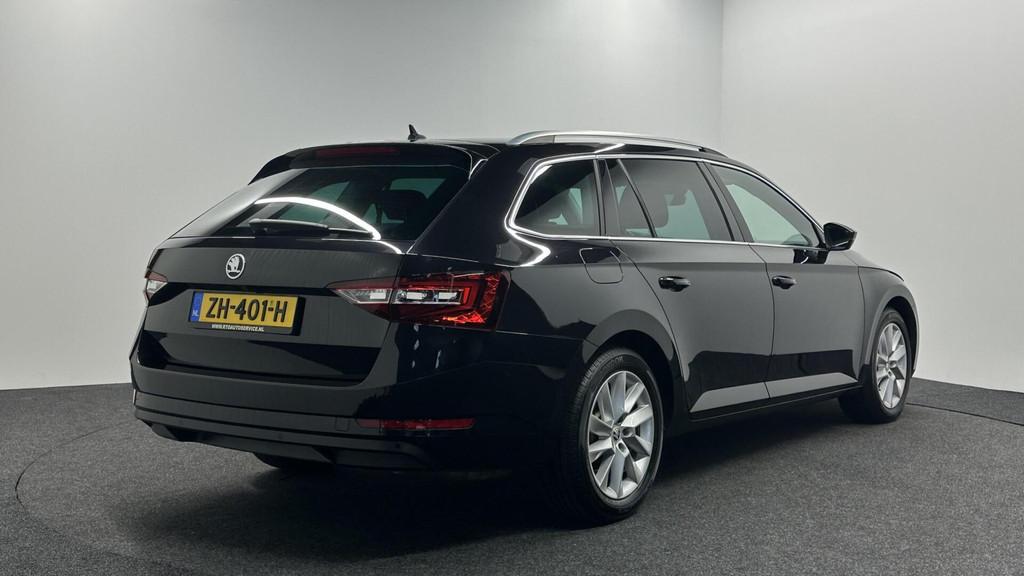 Skoda Superb Combi 1.5 TSI ACT Style Business CAMERA CARPLAY, Auto's, 4 cilinders, Zwart, Origineel Nederlands, 1600 kg