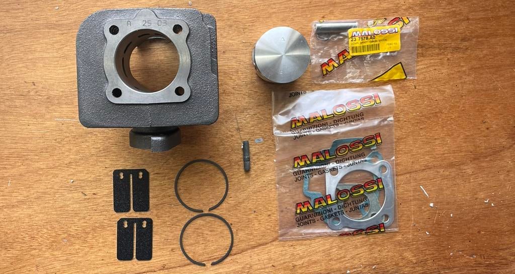 Malossi cilinder 70cc Suzuki/Aprilia/Italjet, Fietsen en Brommers, Brommeronderdelen | Scooters, Ophalen of Verzenden, Zo goed als nieuw