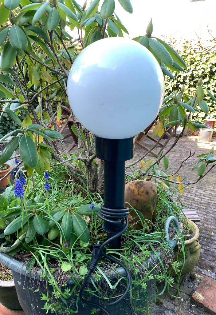 Tuinbol incl grondspie, Kunststof, Gebruikt, Minder dan 50 watt, Ophalen of Verzenden