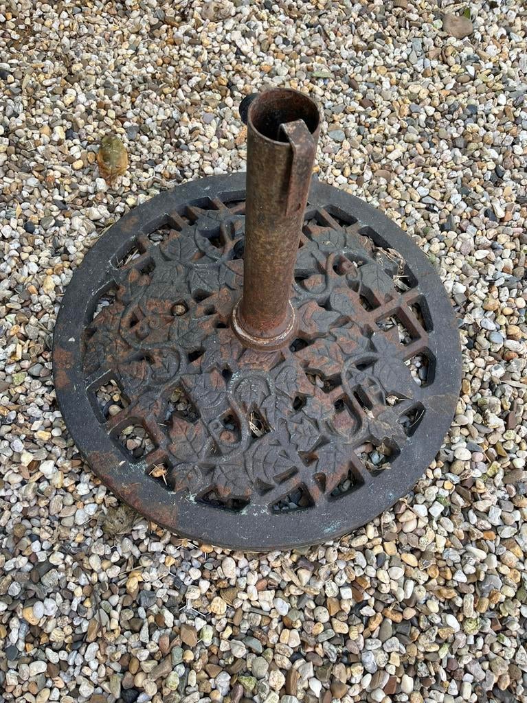 Gietijzeren parasolvoet, Tuin en Terras, Ophalen, Zo goed als nieuw, Minder dan 1 meter, Parasolvoet