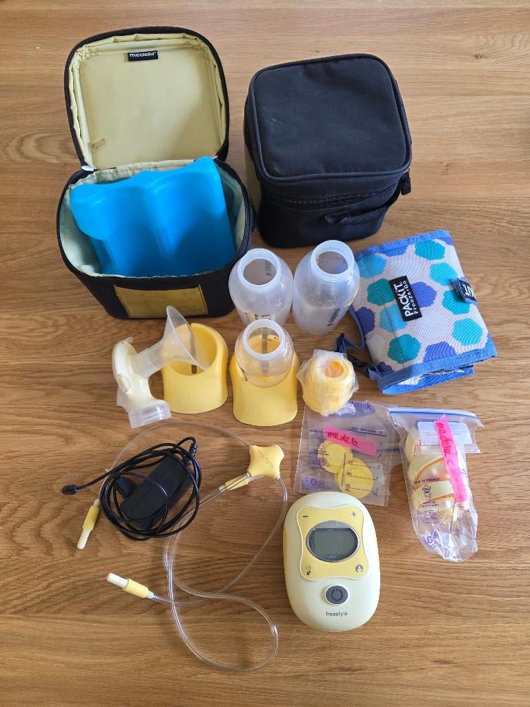 Medela Freestyle borstkolf met accessoires, Ophalen of Verzenden, Gebruikt, Borstkolf